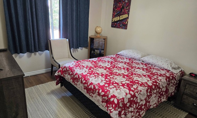 Orange House | 6 Miles to Disneyland/5 Bedrooms and 3 Bathrooms/Beautiful backyard with pond