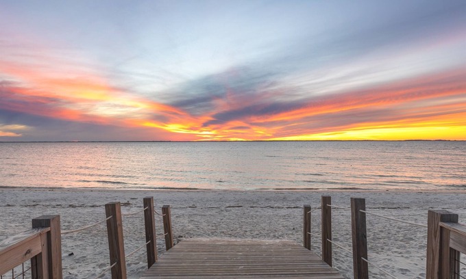 Port St. Joe House | 6 Min Walk to Beach – Pool ,Golf Cart, bikes & BBQ