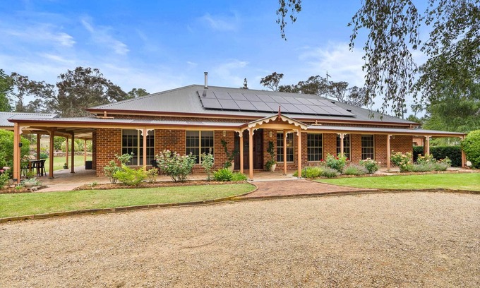 Laffing Waters House | *6 Minutes from Bathurst CBD* | "The Estait" Homestead - Laffing Waters Retreat