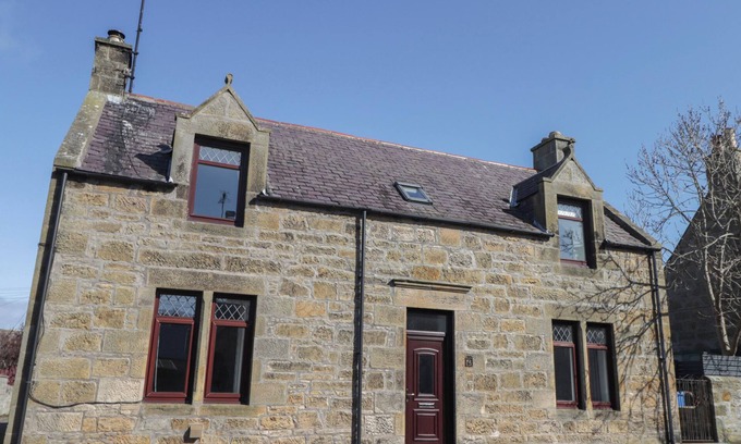 Hopeman Cottage | 6 NEW STREET, pet friendly, country holiday cottage in Hopeman
