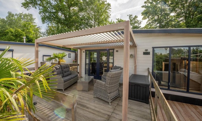 Hoek House | 6-person holiday chalet in a child-friendly park in Hoek