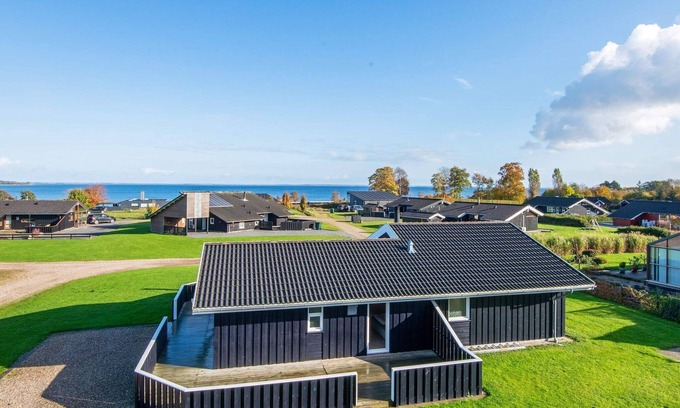 Grønninghoved Strand House | 6 person holiday home in Sjølund-By Traum