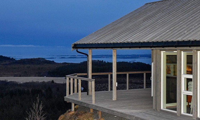 Gjengstoa House | 6 person holiday home in Lyngstad