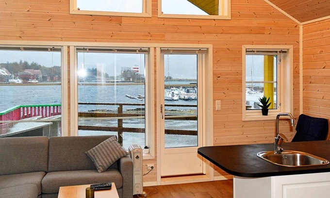 Vagsoy House | 6 person holiday home in MÅLØY