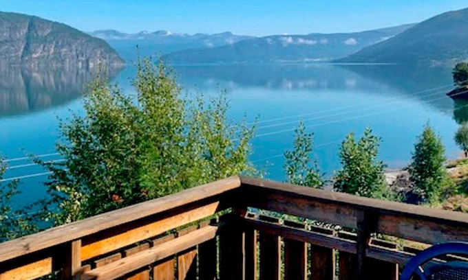 Stryn House | 6 person holiday home in Utvik