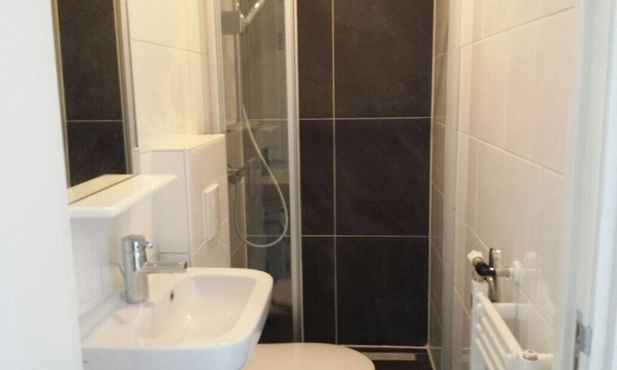 Utrecht Hotel | 6 persons family room 1 km from center