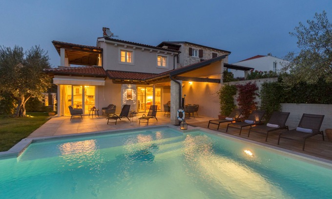 Sveti Lovrec Villa | 6 persons, heated pool, sea view, wifi, air conditioning,billiards,table tennis,
