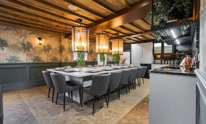 Morecambe House | 6* Private Beach Manor & Towers with full heated swimming pool, gym & spa