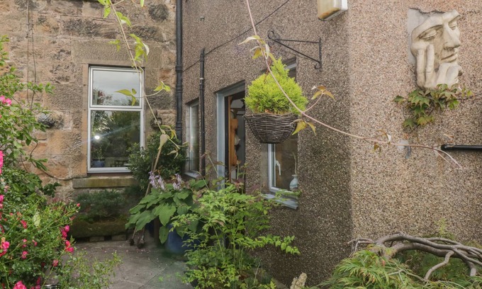 Tillicoultry House | 6 RONALD PLACE, pet friendly, character holiday cottage in Stirling