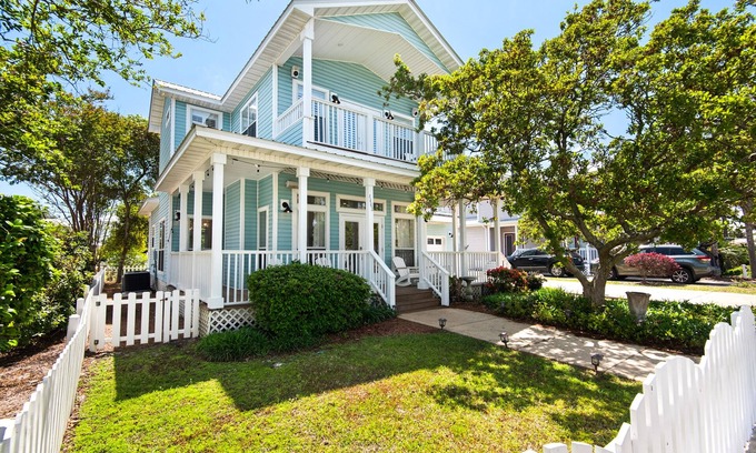 Clipper Cove House | ✨6-Seat Golf Cart-4 Blocks to Beach-Cozy Neighborhood-Two Friends from Colorado✨