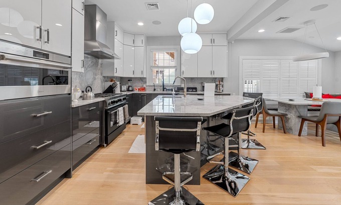 Malden Apartment | 6 Stars! Modern furnished, 2.5 Bathrooms, 3 beds.