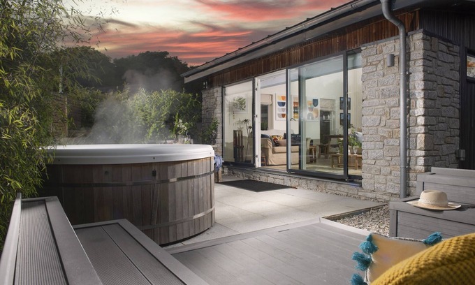 Hayle House | 6 The Dunes - a lodge that sleeps 5 guests in 2 bedrooms