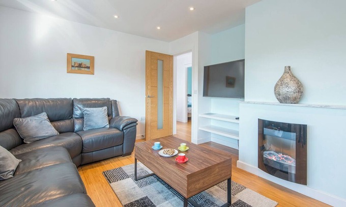 Roch House | 6 Wood Village, Holiday Home Newgale, Sleeps 6, 3 bedrooms, bathrooms