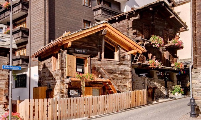 Zermatt Apartment | 60 m² Apartment ∙ 2 bedrooms ∙ 4 guests