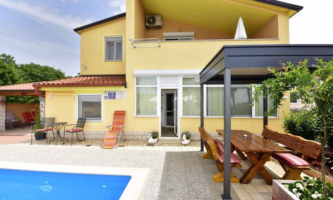 Nova Vas Apartment | 60 m² Apartment ∙ 3 bedrooms ∙ 4 guests
