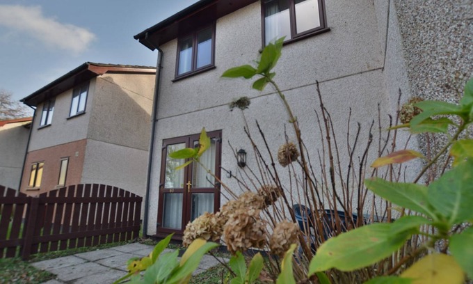 Saint Erth Praze Cottage | 60 Strawberry Hill, Tolroy Manor - sleeps 6 guests in 3 bedrooms