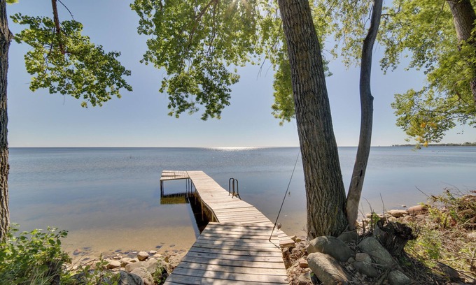 Oconto Cottage | 600' of Green Bay Frontage & Dock: Cozy Cottage