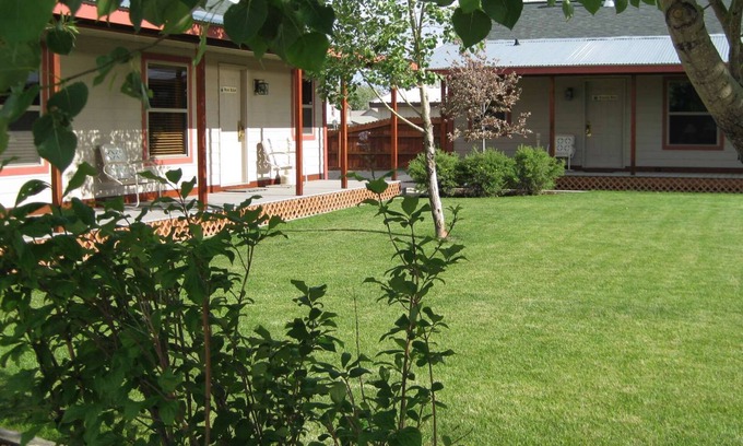 Pinedale Cabin | 600 Sqft Extended-Stay Cabin sleeps 4, adjacent to beautiful Pine Creek
