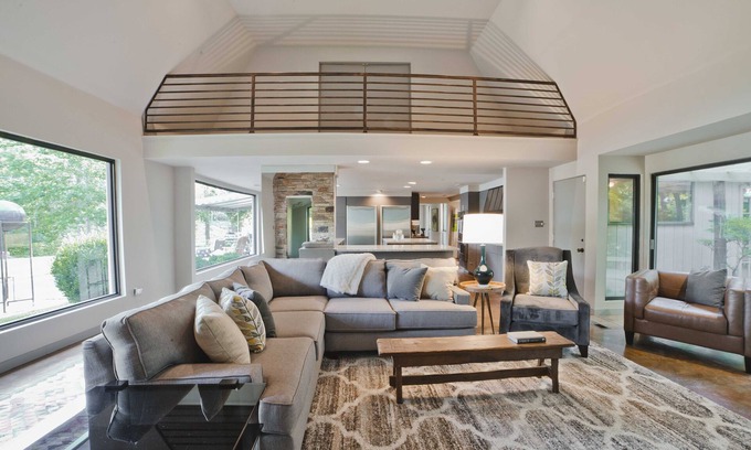 Raleigh House | 6000 sqft Modern Lake Home, Close to Everything Memphis