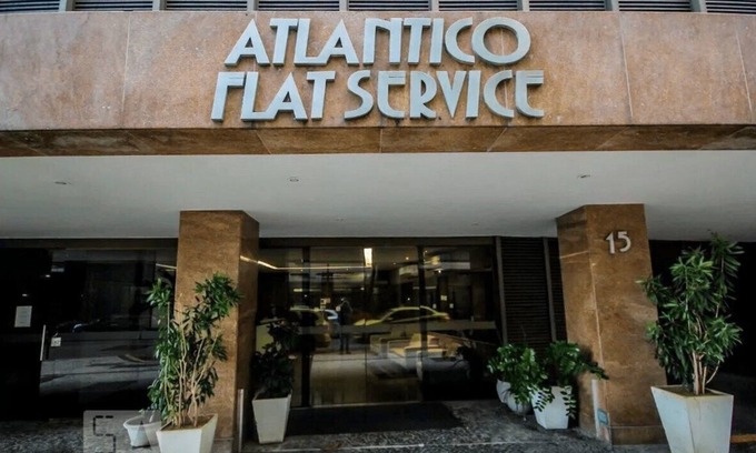 Copacabana Hotel | 605 COPACABANA 2 QUARTOS - COM TERRAÇO PANORÂMICO PARA A PRAIA E CRISTO.