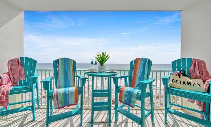 Fort Walton Beach Condo | 605 |Free Beach Service + Penthouse Condo + Heated Pool!