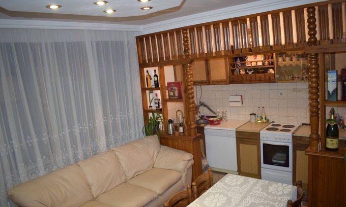 Zemun House | 60Sq peaceful, neer downtown, yard, free Wi-FI, Free parking x2