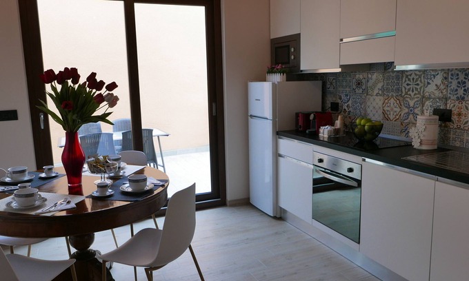Santena House | 61cavour apartment 2 independent rooms both with private bathroom