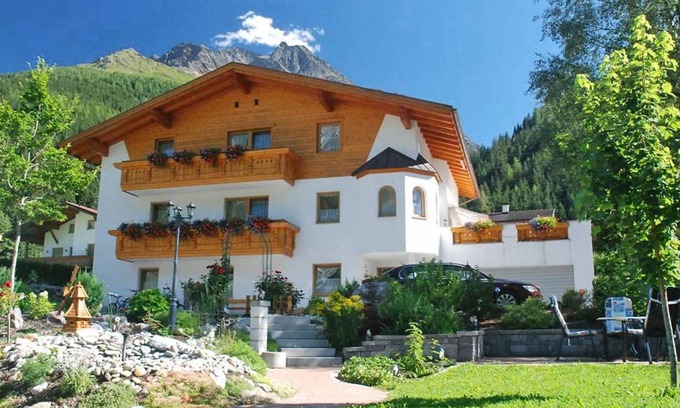 Pettneu am Arlberg Apartment | 62 m² Apartment ∙ 2 bedrooms ∙ 6 guests