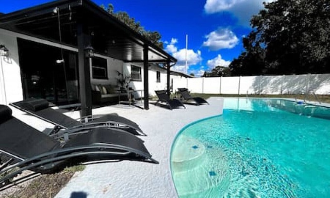 Sun Bay South House | 6306 S Lansdale Cir · Gorgeous 4 Bedroom Tampa Pool Home