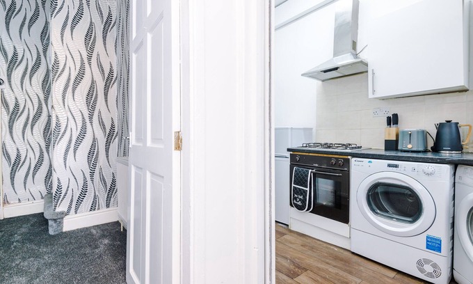 Bradford House | 65 Inch TV & Luxurious 2 Bedroom Suite for Your Ultimate Getaway Open