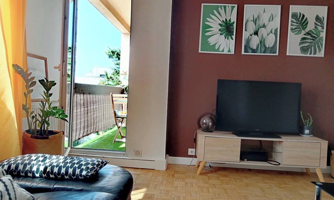 Bondy Apartment | 65m2 Avec Garage, Balcon. Idéal Paris, Disney, CDG