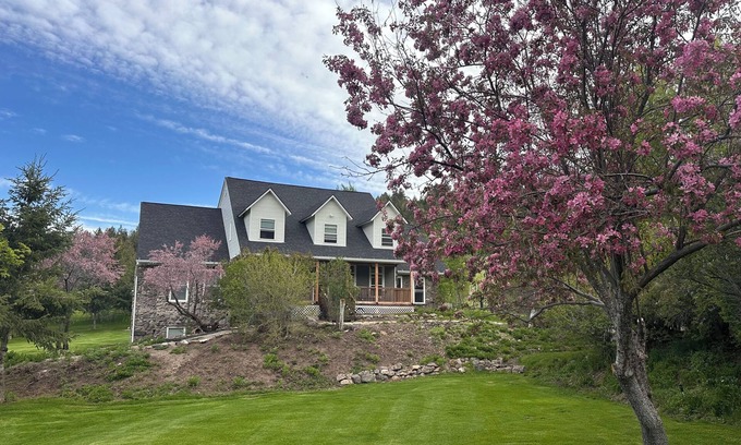 Bancroft House | 6600 Sq Ft seven bedroom Vacation Rental Near Lava Hot Springs