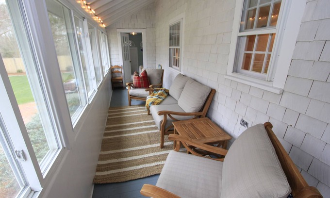 East Sandwich House | 665 Rt 6A - 4BR Retreat w. large backyard, near Sandy Neck Beach - pet-friendly!