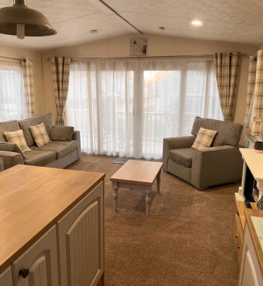 Dymchurch House | 67 The Meadows New Beach Holiday Park