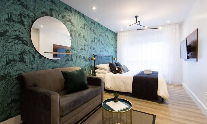 Little Italy Apartment | 6768 - 401 · Blue Tropics Studio in Little Italy with kitchen by Denstays