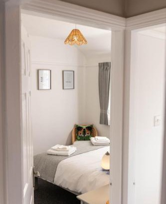 Little Sutton House | 68 Glenwood Road