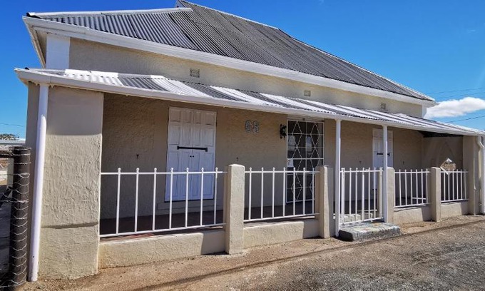 Fraserburg House | 68 Voortrekker Street
