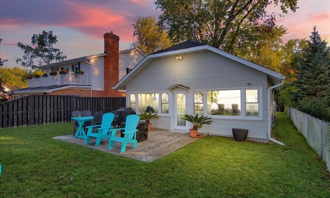 Town of Essex Cottage | 681 Beach House - Private Beache, YQG wineries, peaceful cottage life