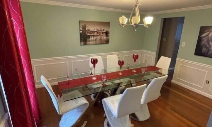 Colesville House | 6BDS HANDS&HEART EXTENDED , LUXURIOUS 6BDR 2.5 BTH