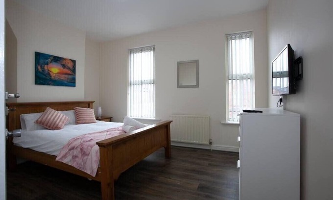 Rusholme House | 6Bedroom House 10min Drive from City Centre