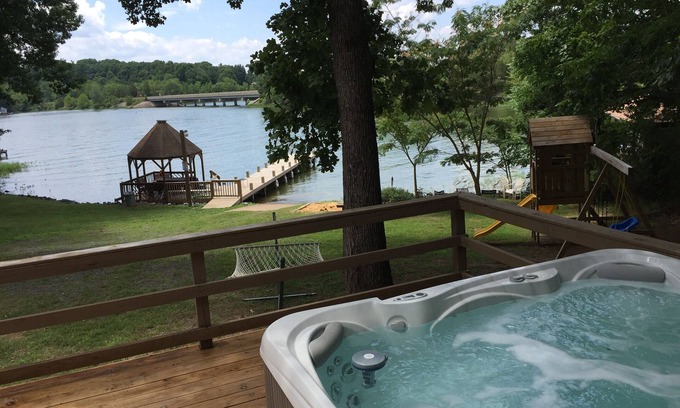 Mineral House | 6BR 225' Lakefront! Hot Tub, Dock, Private Boat Ramp, XFinity 400Mb wifi