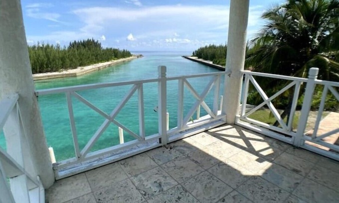 Bahamia West House | 6br/5b Beautiful Waterfront Lux Home w/Ocean Viewn