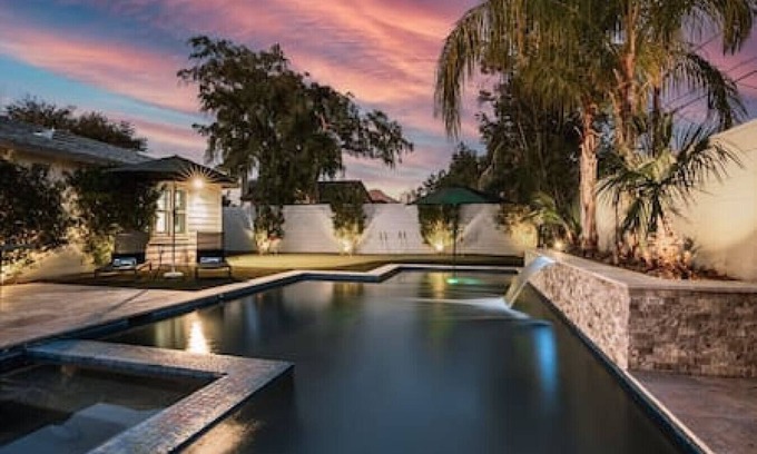 Camelback East House | 6BR Arcadia Lite Heated Pool & Hot Tub Walk 2 LGO