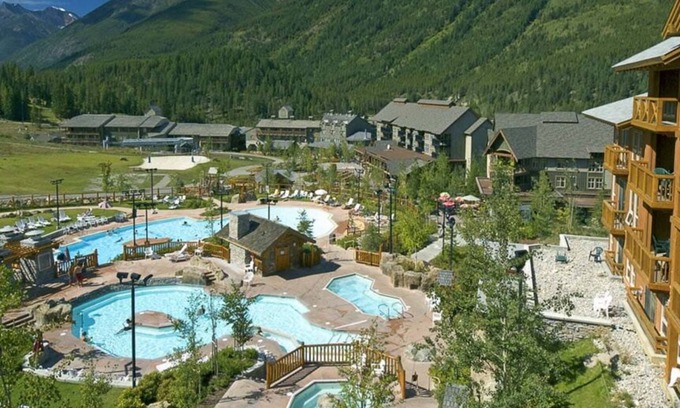 East Kootenay Ski Chalet | 6Br Chalet I Ski Out I Private HotTub