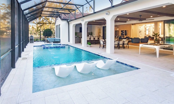 West Kissimmee House | 6BR+Game Room~ Pool, Fire Pit ~ Golf Course ~By Magic Kingdom~Orange Lake Resort