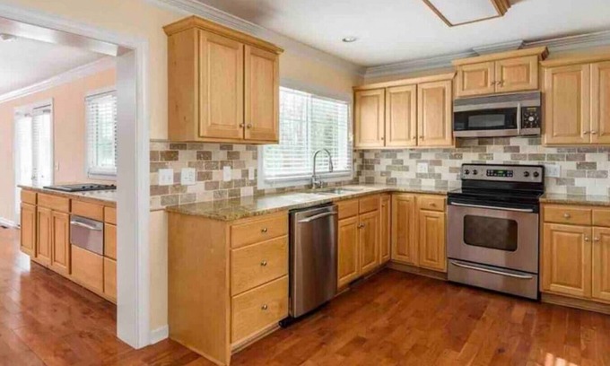 Greensboro House | 6BR Greensboro home with Pool. 3 miles from I-85