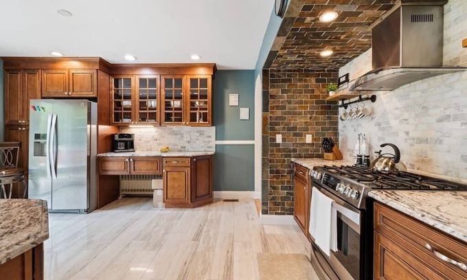 Monroe House | 6BR Sanctuary Amidst Nature's Majesty