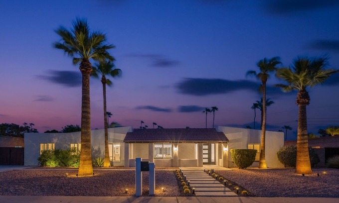 Raskin Estates House | 6BR Spacious Oasis- Summer Specials!