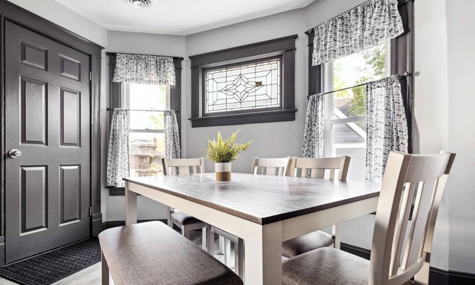 Downtown Niagara Falls House | 6Br Vacation Spot-Minutes To Niagara Falls Usa