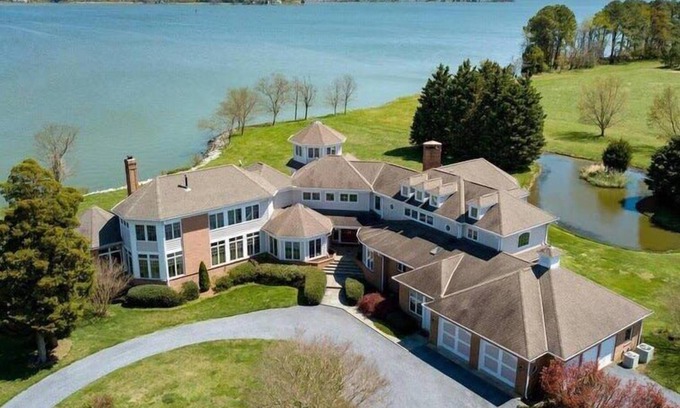 Sherwood House | 6BR Waterfront Estate | Private Dock, Firepit, Screened Porch & Beach Access